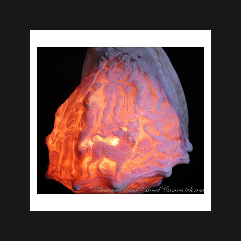 "Orfeo ed Euridice" Shell Cameo Lamp