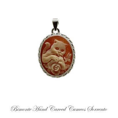 '' The Cat'' Cameo Pendant