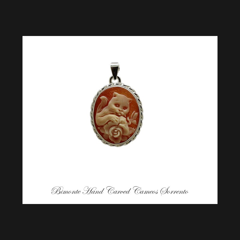 '' The Cat'' Cameo Pendant